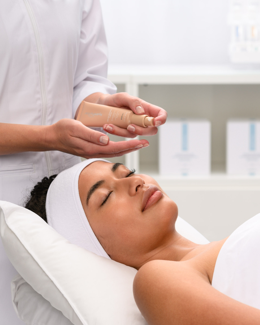 Solar Defense Tinted 30SPF Minibar <br> Peptid tartalmú, védő Anti-Age krém SPF 30-as fényvédő faktorral <br> 15 ml.