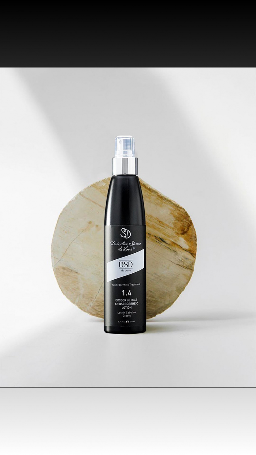 DSD SIMONE DE LUXE ANTISEBORRHEIC LOTION 
1.4L  Antiszeborreás, tápláló balzsam 200 ml. Ez az önreguláló hatóanyagokon, vitaminokon, szalicilsavon, octorpixen és növényi kivonatokon alapuló tápláló lotion nem csak a felesleges zsírt távolítja el,