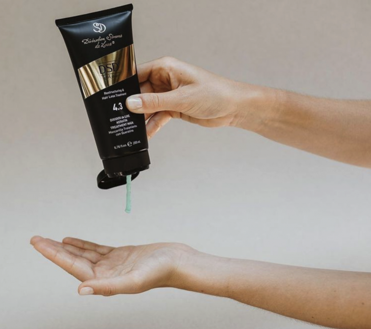 DSD SIMONE DE LUXE KERATIN TREATMENT SERUM 
4.5p Regeneráló, keratin tartalmú szérum, összegabalyodot hajra.