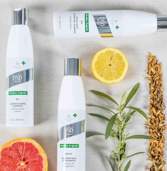 DSD SIMONE DE LUXE PH CONTROL ANTISEBORRHEIC SHAMPOO 
002 Természetes sampon szeborrea ellen, szulfátok nélkül, irritált és érzékeny fejbőrre. Szulfátok nélkül.