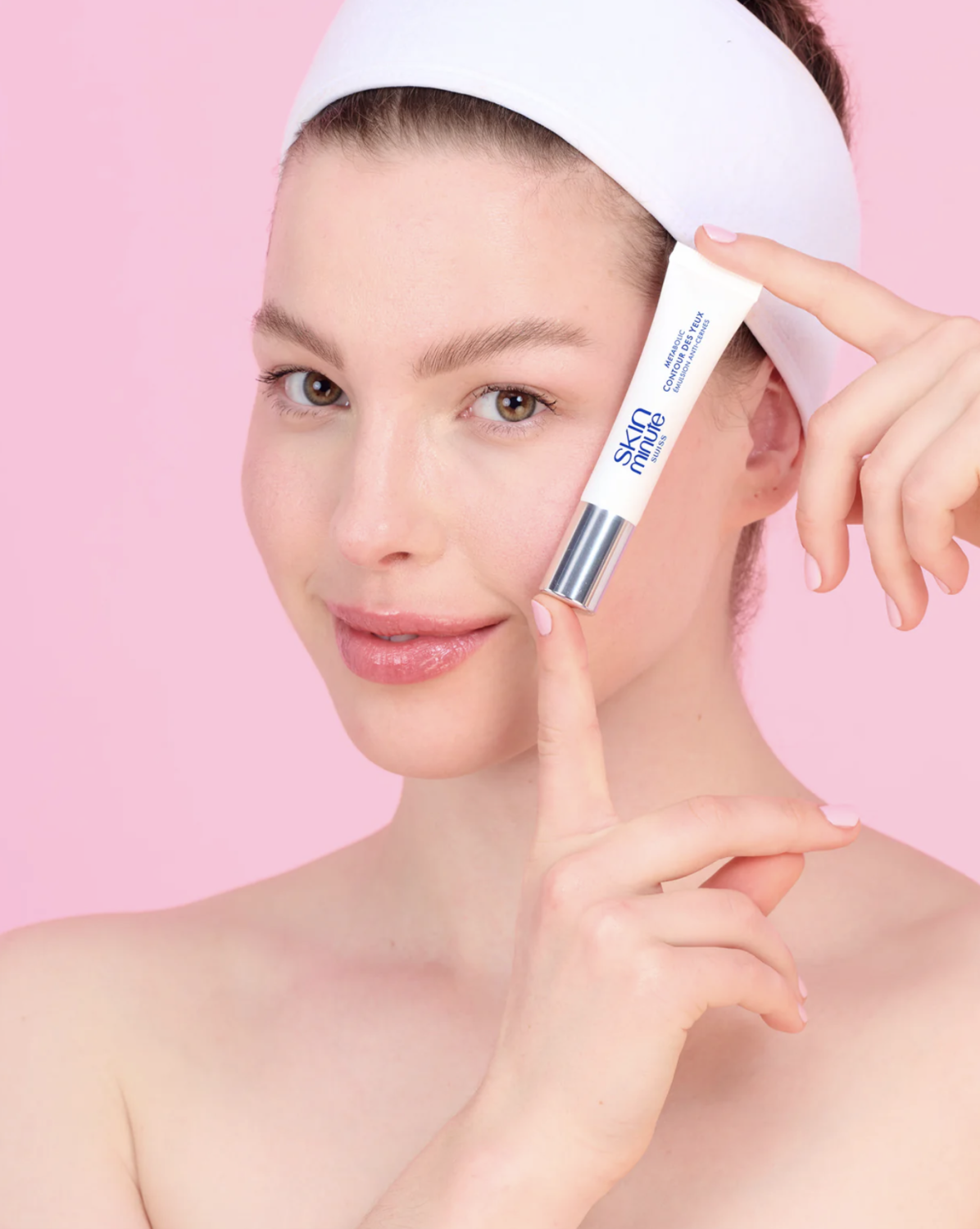 SKIN MINUTE METABOLIC EYE CONTOUR GEL 
Koffeint és tengeri alga kivonatot tartalmazó szemgél<br>Eye Gel Shot a duzzanat és a sötét karikák ellen 15 ml.