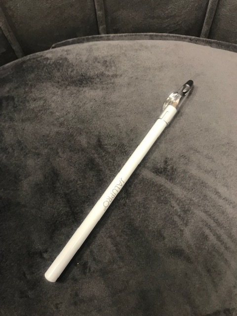 Darček Jalupro Cosmetics drawing up pencil with sharpener lid - white Biela ceruzka na estetické ošetrenie s orezávatkom