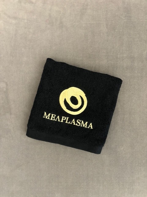 Ajándek Meaplasma Kis méretű pamut törölköző, fekete, arany felirattal, 35x35 cm<br>Towel Meaplasma small black, golden logo