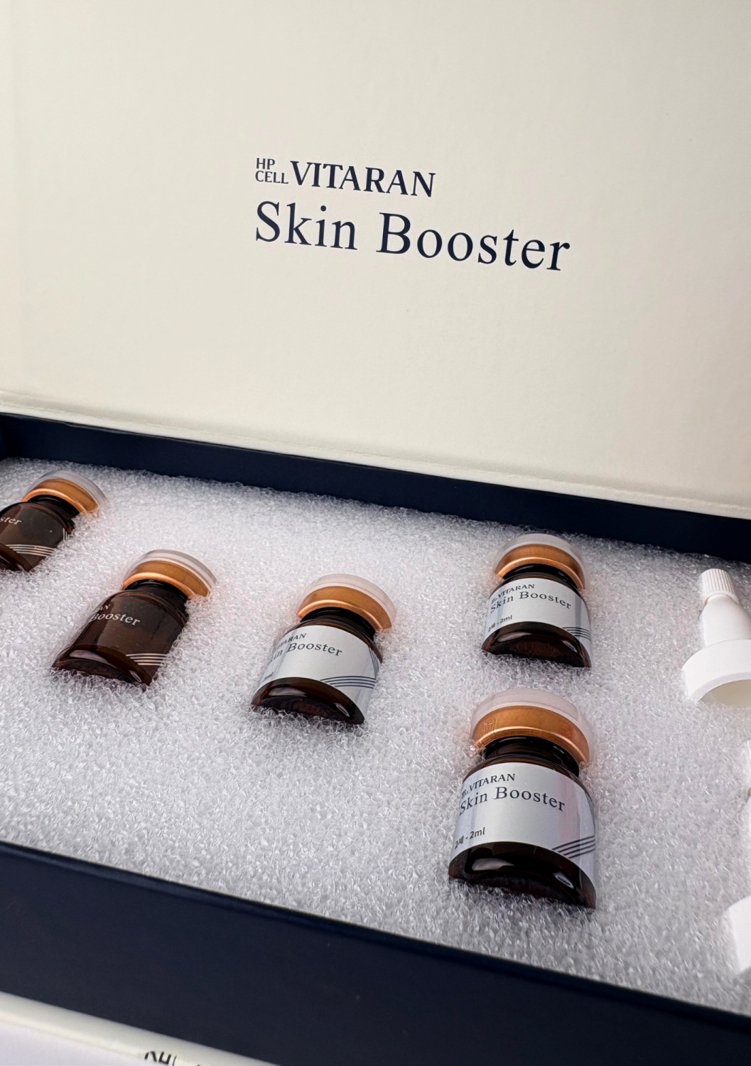 VITARAN SKIN BOOSTER - REVITALIZING COMPLEX WITH SALMON-DERIVED POLYNUCLEOTIDES AND 54 ACTIVE INGREDIENTS. 
Revitalizáló komplex lazacból származó polinukleotidokkal és hialuronsavval, valamint további hatóanyagokkal a hidratálásért és a bőr megjele
