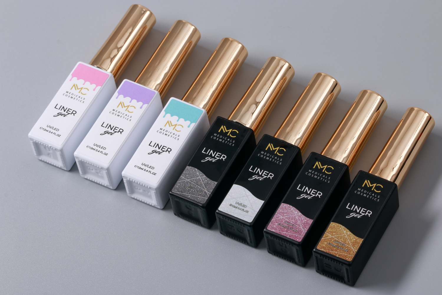 REFLECTIVE LINER GEL 03 - PROFESSIONAL MEDICALS COSMETICS - SILVER 
UV/LED körömdíszítő gél ultra finom, visszfényes csillámpelyhekkel, ezüst árnyalatban