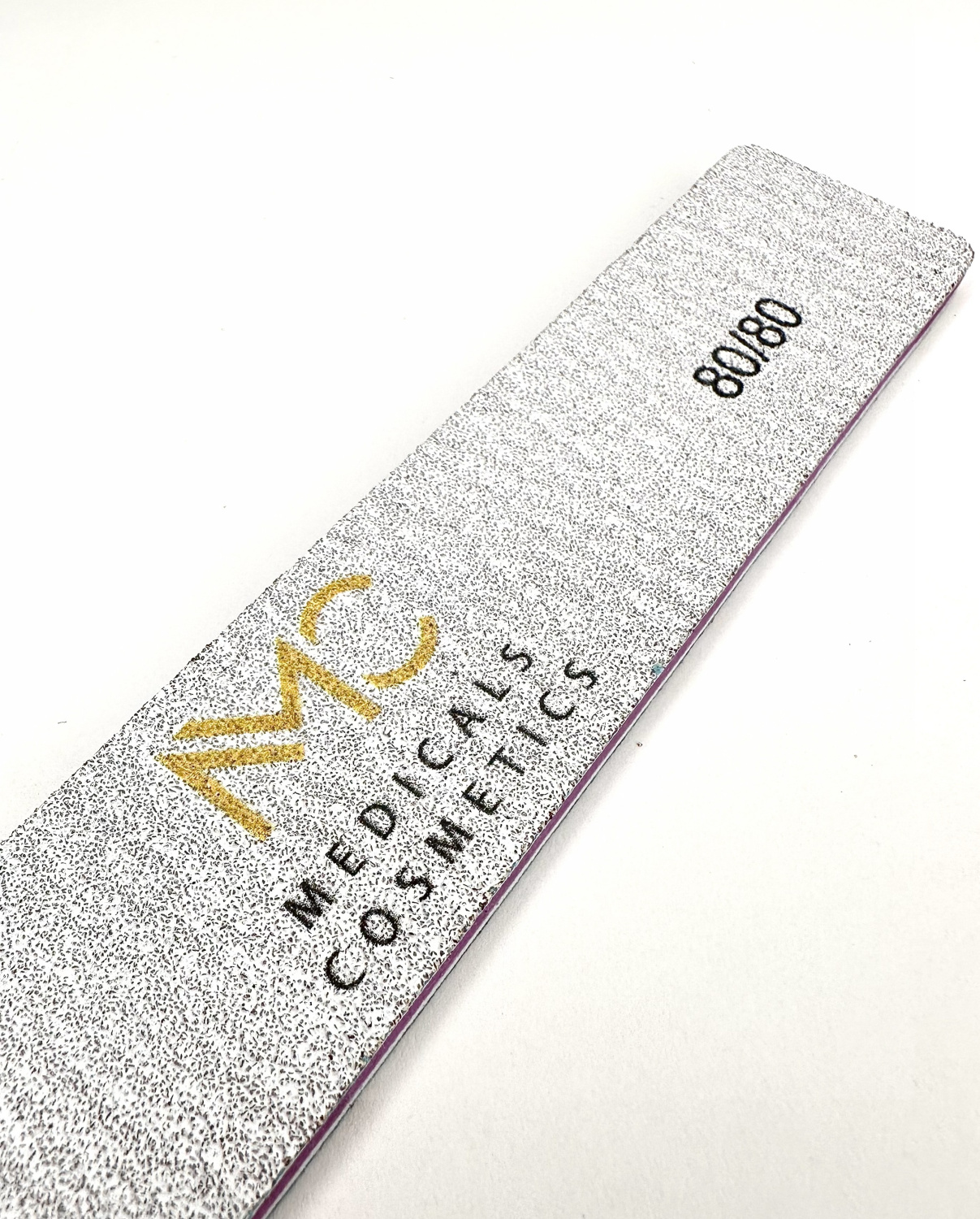 NAIL FILE 80/80 - PROFESSIONAL MEDICALS COSMETICS 
Professzionális körömreszelő tartós felülettel a gyors és precíz formázáshoz.