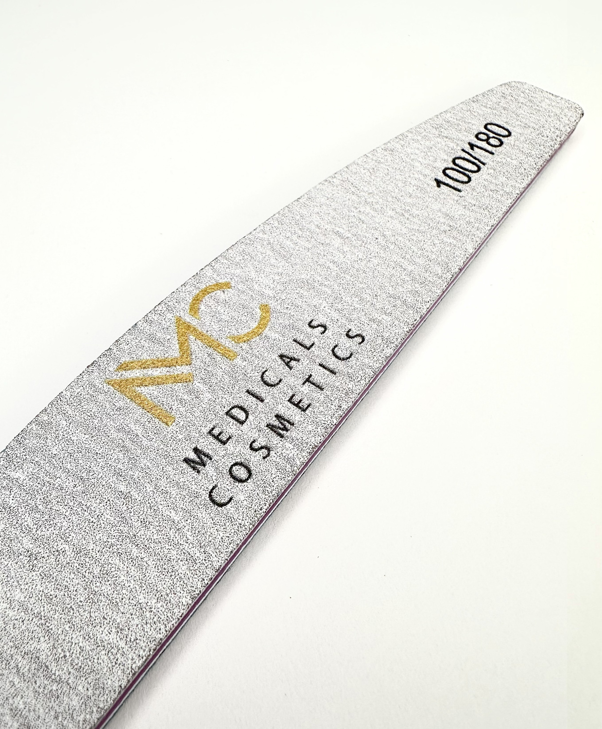 NAIL FILE 100/180 - PROFESSIONAL MEDICALS COSMETICS 
Professzionális körömreszelő tartós felülettel a gyors és precíz formázáshoz.