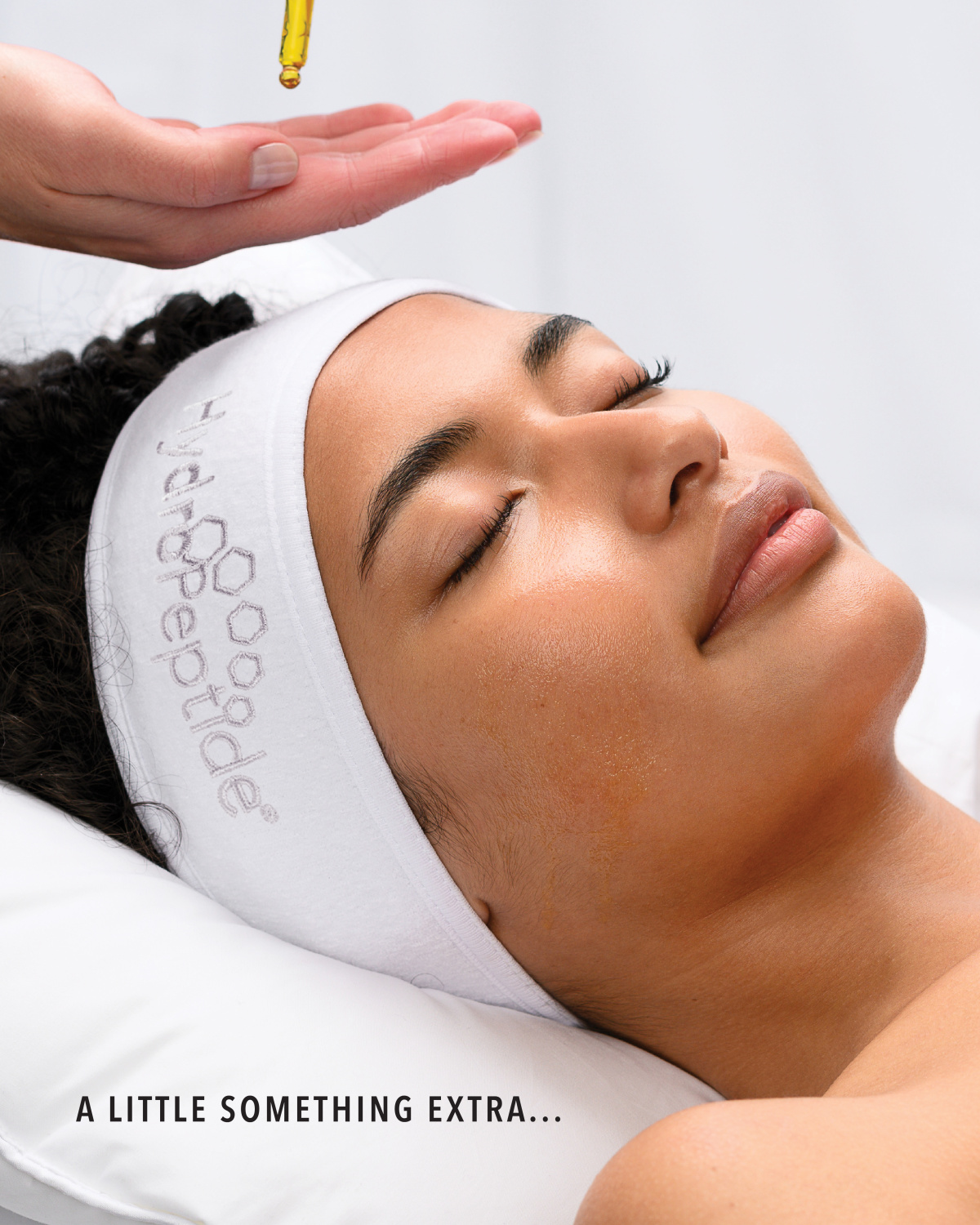 HYDROPEPTIDE MOISTURE RESET OIL 
Hidratáló és tápláló botanikai arcolaj, amely legfeljebb 13 féle ritka olajat tartalmaz a bőr hidratálásához és táplálásához.