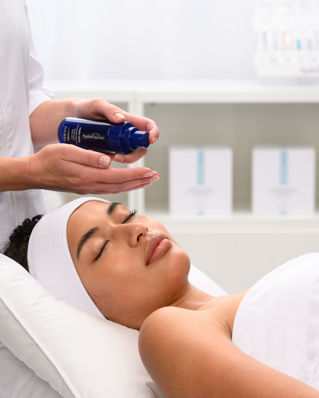 HYDROPEPTIDE POWER SERUM 
Ránctalanító arcápoló szérum simító peptiddel ELLAGI-C™, PHYTOSAN, Syn-Ake, hialuronsav és 13 peptid kombinációjával. Lifting, hidratálás és táplálás a bőr számára.