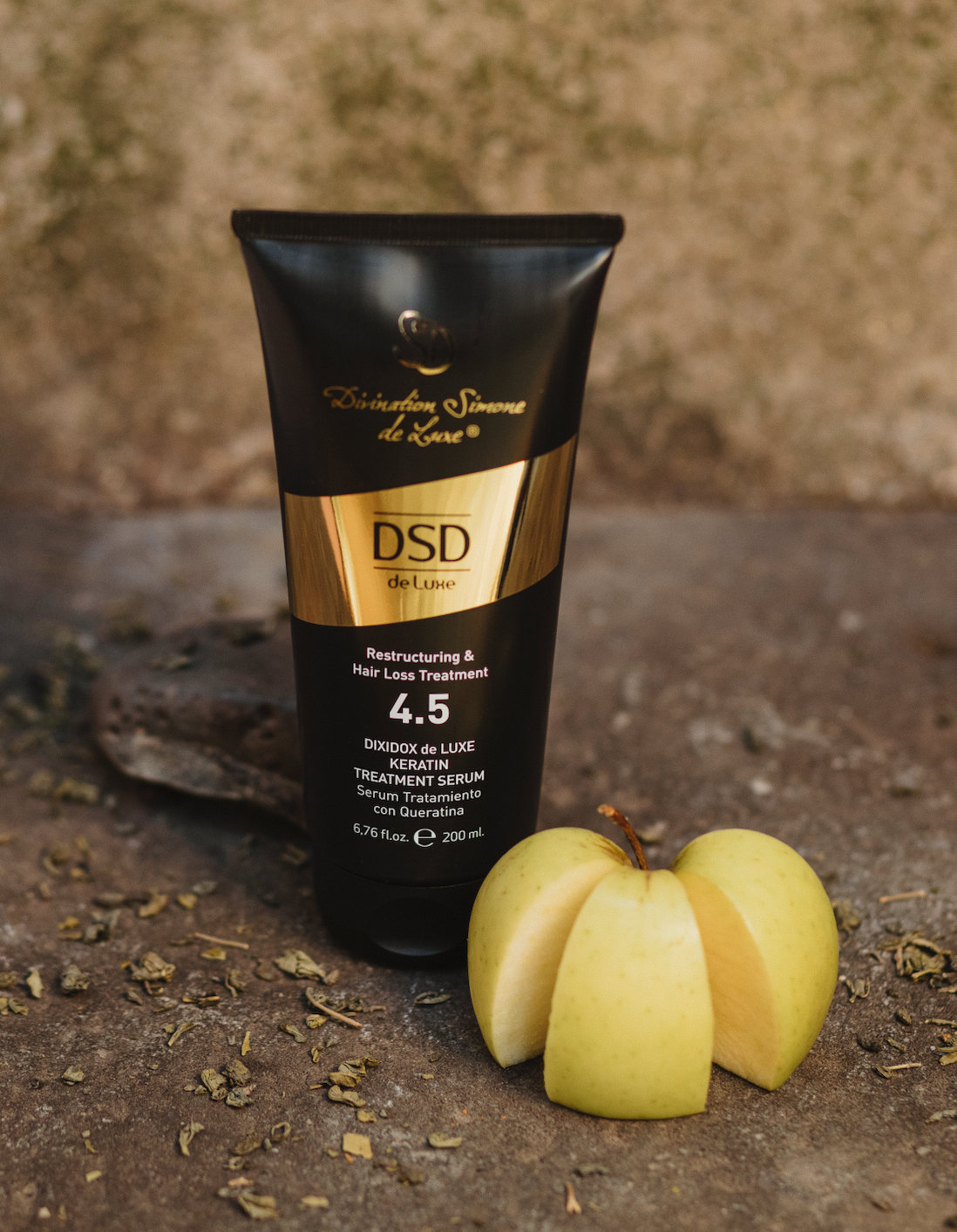 DSD SIMONE DE LUXE KERATIN TREATMENT SERUM 
4.5 Regeneráló, keratin tartalmú szérum, összegabalyodot hajra. Magas koncentrációban tartalmaz zöldtea kivonatot, és ezáltal stimulálja a hajhagyma sejteinek aktivitását. A szója izoflavinok és a vitamin-